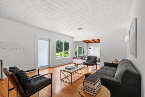 Casa en venta en Miami Springs, Florida, 3 dormitorios, 173.63 m2 № 1928003 - foto 9