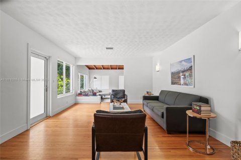 Casa en venta en Miami Springs, Florida, 3 dormitorios, 173.63 m2 № 1928003 - foto 8