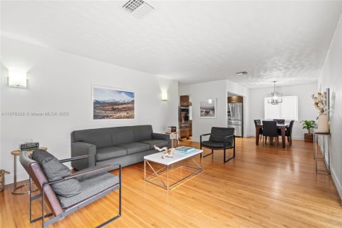 Casa en venta en Miami Springs, Florida, 3 dormitorios, 173.63 m2 № 1928003 - foto 5