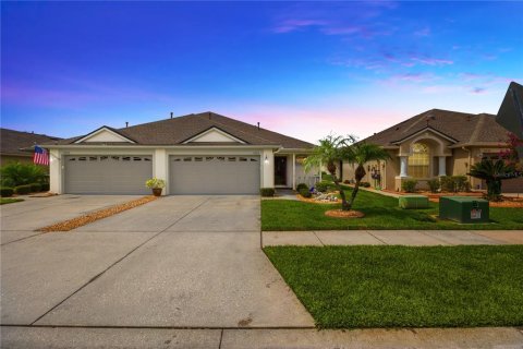 House in Wesley Chapel, Florida 3 bedrooms, 149.29 sq.m. № 1816973 - photo 1