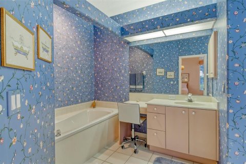 House in Sarasota, Florida 2 bedrooms, 175.21 sq.m. № 1634126 - photo 29