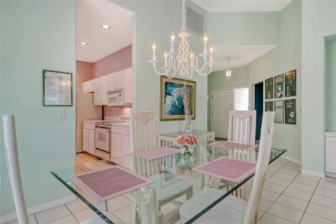House in Sarasota, Florida 2 bedrooms, 175.21 sq.m. № 1634126 - photo 20