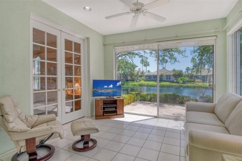 House in Sarasota, Florida 2 bedrooms, 175.21 sq.m. № 1634126 - photo 15