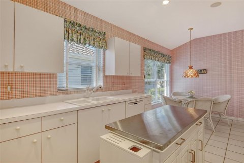 House in Sarasota, Florida 2 bedrooms, 175.21 sq.m. № 1634126 - photo 22