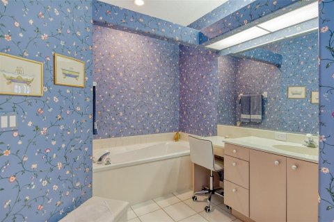House in Sarasota, Florida 2 bedrooms, 175.21 sq.m. № 1634126 - photo 30