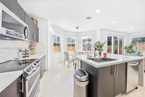 Casa en venta en Doral, Florida, 4 dormitorios, 267.37 m2 № 1984640 - foto 27