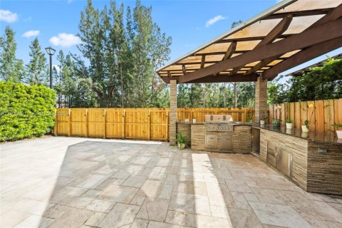 Casa en venta en Doral, Florida, 4 dormitorios, 267.37 m2 № 1984640 - foto 22