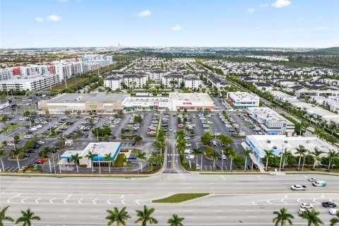 Casa en venta en Doral, Florida, 4 dormitorios, 267.37 m2 № 1984640 - foto 12