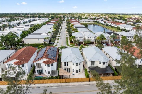 Casa en venta en Doral, Florida, 4 dormitorios, 267.37 m2 № 1984640 - foto 11