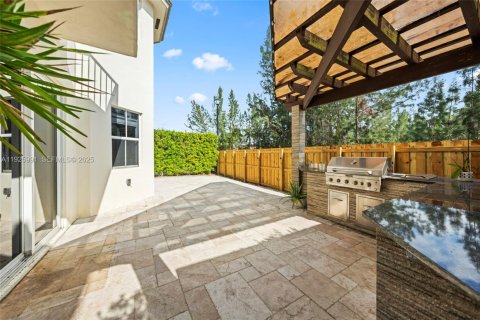 Casa en venta en Doral, Florida, 4 dormitorios, 267.37 m2 № 1984640 - foto 16