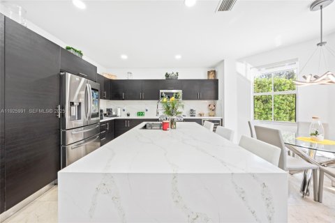 Casa en venta en Doral, Florida, 4 dormitorios, 267.37 m2 № 1984640 - foto 24