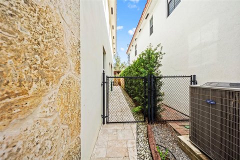 Casa en venta en Doral, Florida, 4 dormitorios, 267.37 m2 № 1984640 - foto 14