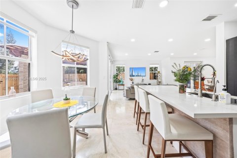 Casa en venta en Doral, Florida, 4 dormitorios, 267.37 m2 № 1984640 - foto 28