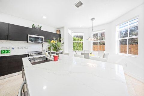 Casa en venta en Doral, Florida, 4 dormitorios, 267.37 m2 № 1984640 - foto 25