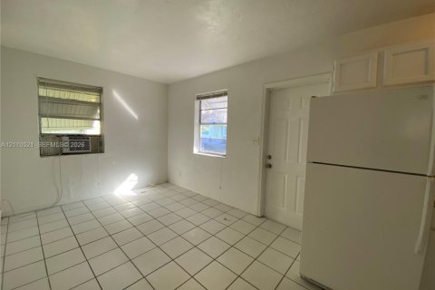 Casa en alquiler en Hollywood, Florida, 1 dormitorio, 255.48 m2 № 2428050 - foto 4