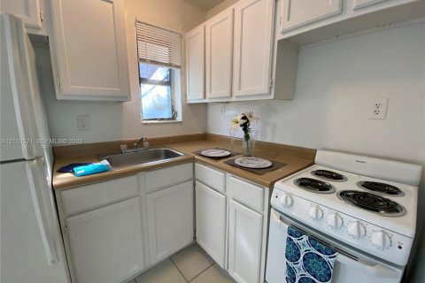 Casa en Hollywood, Florida 1 dormitorio, 255.48 m2 № 2428050