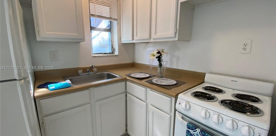 Casa en Hollywood, Florida 1 dormitorio, 255.48 m2 № 2428050