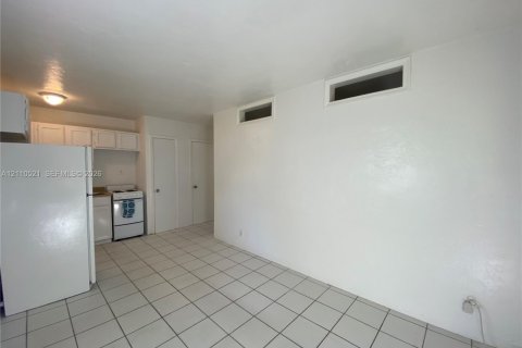 Casa en alquiler en Hollywood, Florida, 1 dormitorio, 255.48 m2 № 2428050 - foto 3