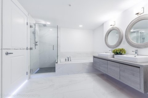 Copropriété à louer à Sunny Isles Beach, Floride: 3 chambres, 134.34 m2 № 1896214 - photo 16