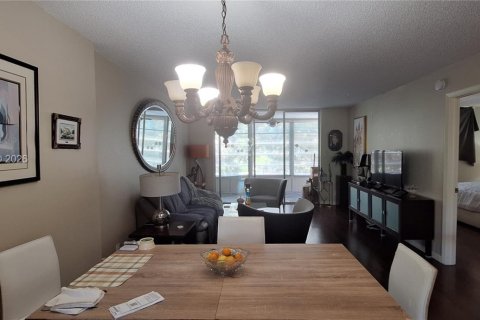 Condominio en venta en Lauderdale Lakes, Florida, 2 dormitorios, 89.19 m2 № 2075315 - foto 7