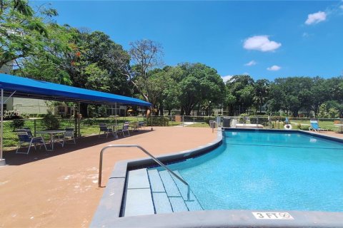 Condominio en venta en Lauderdale Lakes, Florida, 2 dormitorios, 89.19 m2 № 2075315 - foto 26