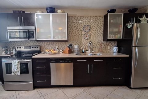 Condominio en venta en Lauderdale Lakes, Florida, 2 dormitorios, 89.19 m2 № 2075315 - foto 6