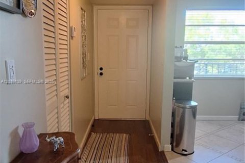 Condominio en venta en Lauderdale Lakes, Florida, 2 dormitorios, 89.19 m2 № 2075315 - foto 3