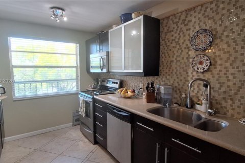 Condominio en venta en Lauderdale Lakes, Florida, 2 dormitorios, 89.19 m2 № 2075315 - foto 5