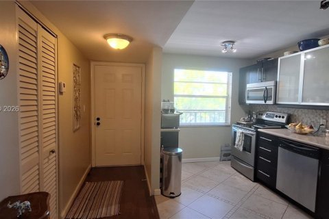 Condominio en venta en Lauderdale Lakes, Florida, 2 dormitorios, 89.19 m2 № 2075315 - foto 4