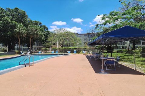 Condominio en venta en Lauderdale Lakes, Florida, 2 dormitorios, 89.19 m2 № 2075315 - foto 24