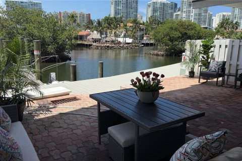 Condominio en venta en Sunny Isles Beach, Florida, 3 dormitorios, 220.18 m2 № 1871666 - foto 14