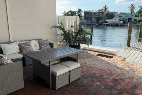 Condominio en venta en Sunny Isles Beach, Florida, 3 dormitorios, 220.18 m2 № 1871666 - foto 30
