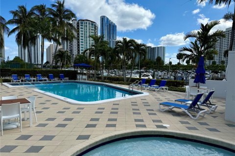 Condominio en venta en Sunny Isles Beach, Florida, 3 dormitorios, 220.18 m2 № 1871666 - foto 15