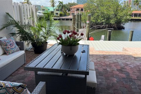 Condominio en venta en Sunny Isles Beach, Florida, 3 dormitorios, 220.18 m2 № 1871666 - foto 13