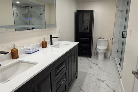 Condominio en venta en Sunny Isles Beach, Florida, 3 dormitorios, 220.18 m2 № 1871666 - foto 17