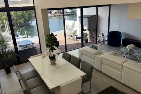 Condominio en venta en Sunny Isles Beach, Florida, 3 dormitorios, 220.18 m2 № 1871666 - foto 4