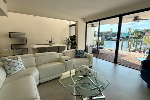 Condominio en venta en Sunny Isles Beach, Florida, 3 dormitorios, 220.18 m2 № 1871666 - foto 5