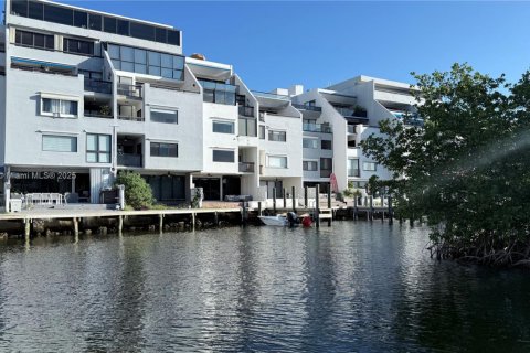 Condominio en venta en Sunny Isles Beach, Florida, 3 dormitorios, 220.18 m2 № 1871666 - foto 3