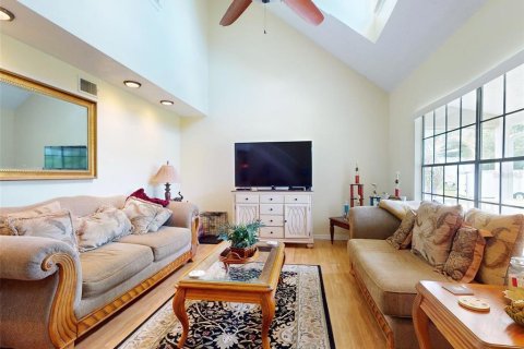 House in DeLand, Florida 5 bedrooms, 215.16 sq.m. № 1876431 - photo 2