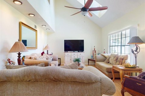 House in DeLand, Florida 5 bedrooms, 215.16 sq.m. № 1876431 - photo 6