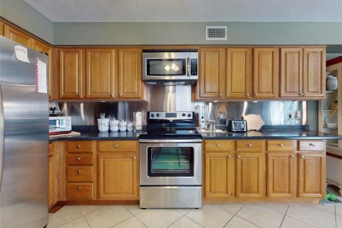 House in DeLand, Florida 5 bedrooms, 215.16 sq.m. № 1876431 - photo 23