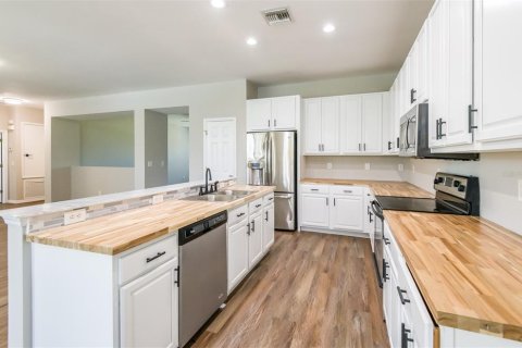 House in Lake Suzy, Florida 3 bedrooms, 172.15 sq.m. № 1851825 - photo 18