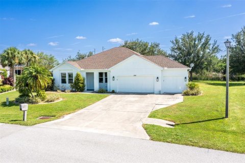 House in Lake Suzy, Florida 3 bedrooms, 172.15 sq.m. № 1851825 - photo 3