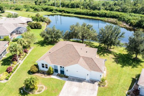 House in Lake Suzy, Florida 3 bedrooms, 172.15 sq.m. № 1851825 - photo 1