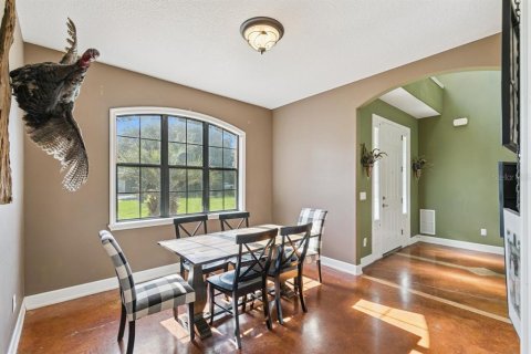 House in Eustis, Florida 5 bedrooms, 257.34 sq.m. № 2210392 - photo 6