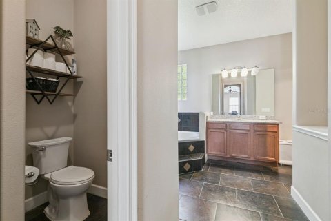 House in Eustis, Florida 5 bedrooms, 257.34 sq.m. № 2210392 - photo 19