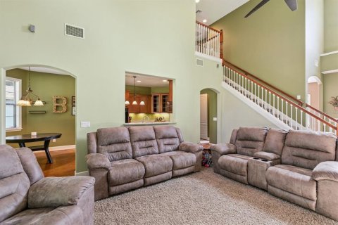 House in Eustis, Florida 5 bedrooms, 257.34 sq.m. № 2210392 - photo 9