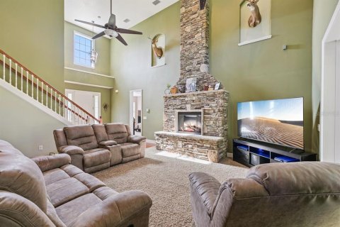 House in Eustis, Florida 5 bedrooms, 257.34 sq.m. № 2210392 - photo 8