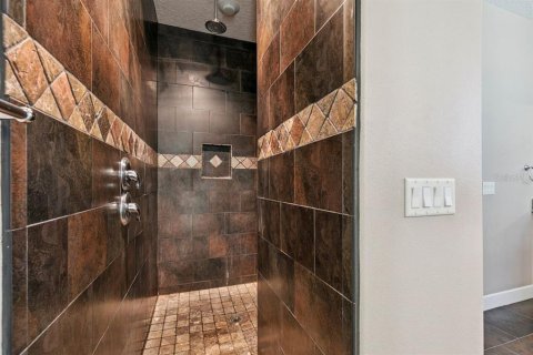 House in Eustis, Florida 5 bedrooms, 257.34 sq.m. № 2210392 - photo 21