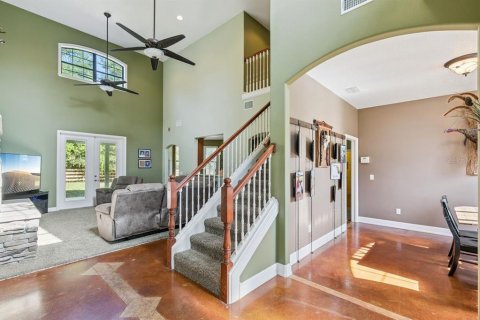 House in Eustis, Florida 5 bedrooms, 257.34 sq.m. № 2210392 - photo 7